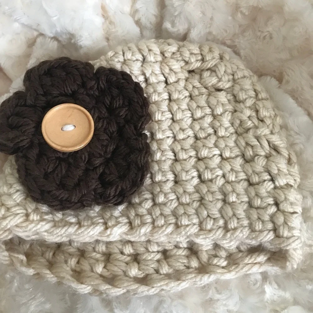 Vintage 1930s Handmade Girls Knit Flower Hat